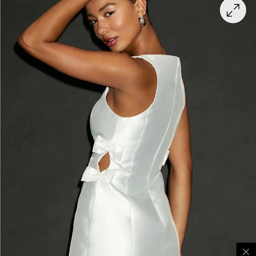 Elegant White Mini Dress with Bow Accents - Picture 4 of 11